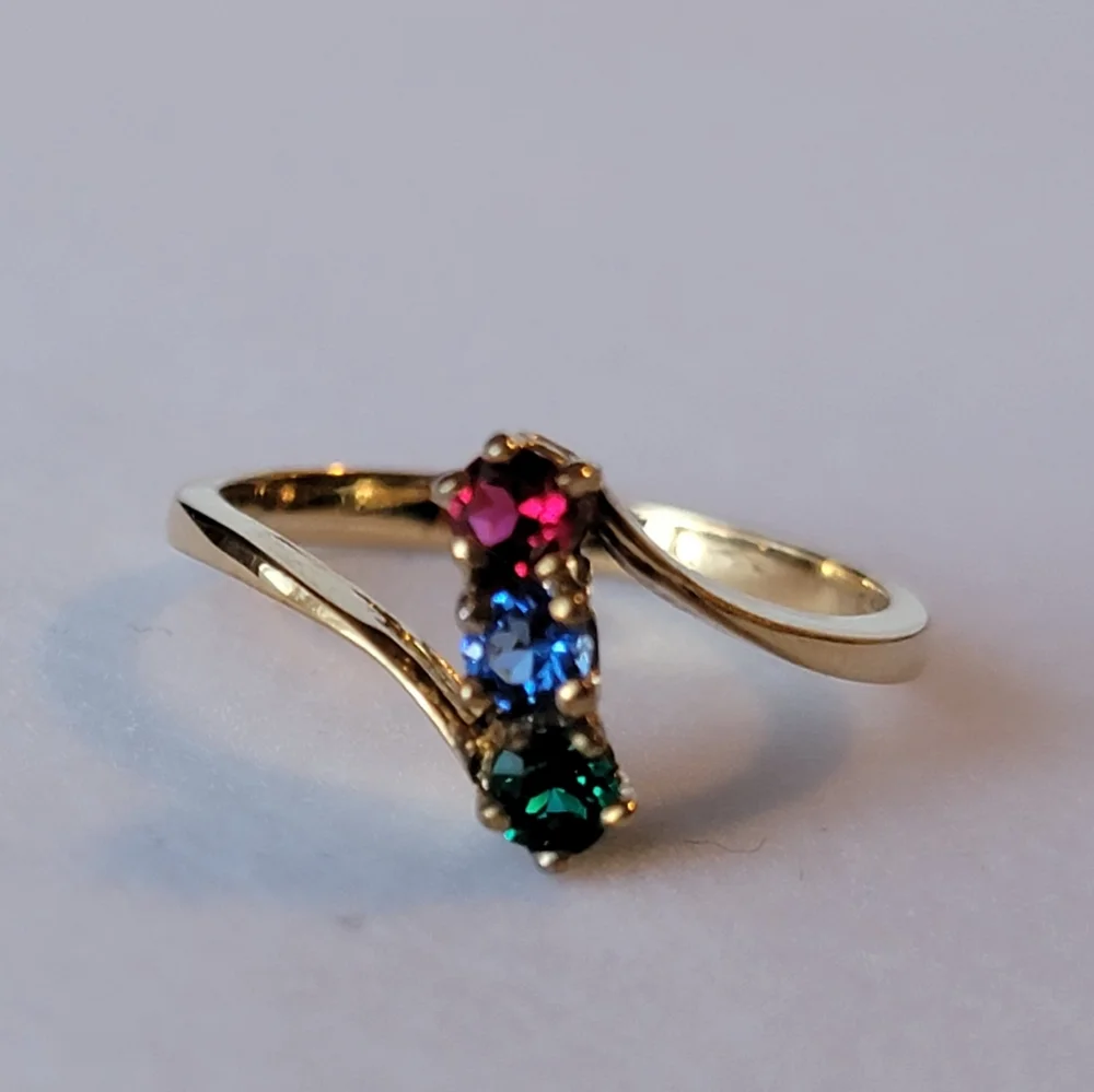 Vintage Triple Gemstone Ring Gold Tone Green Red Blue Simulated Stones Size 7.5